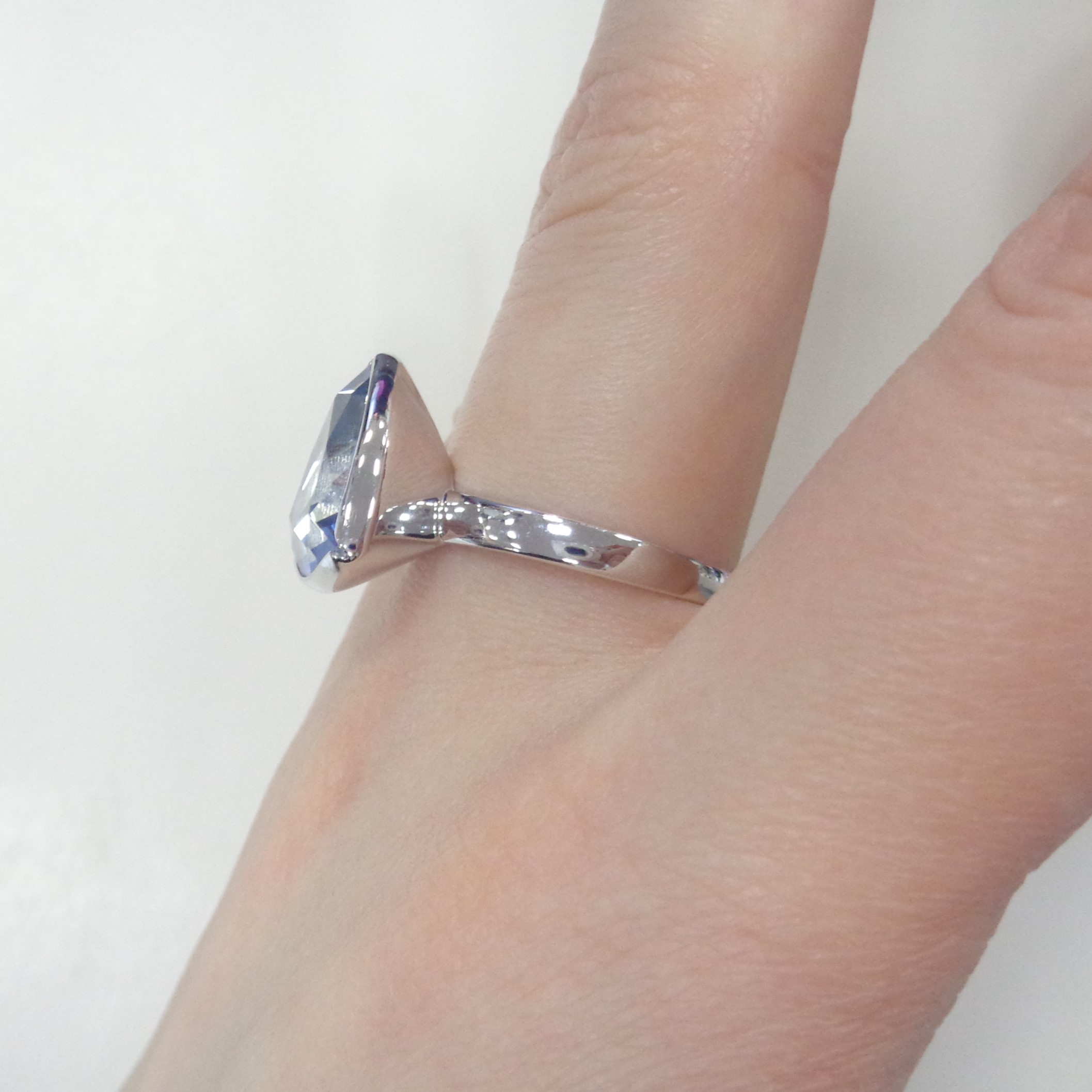 Серебряное кольцо с синим горным хрусталем